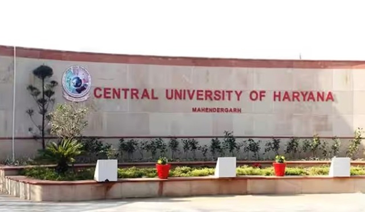 केंद्रीय विश्वविद्यालय हरियाणा (सीयूहर), महेन्द्रगढ़ ने इंडियन इंस्टीट्यूशन रैंकिंग फ्रेमवर्क (IIRF) 2025 में देश के शीर्ष केंद्रीय विश्वविद्यालयों की सूची में 15वां स्थान हासिल किया है