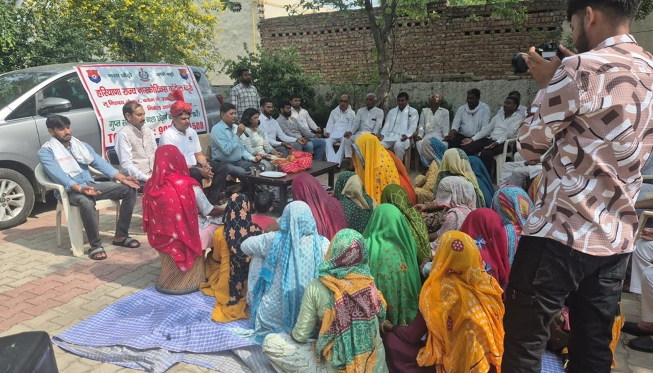 नशे के खिलाफ NCB रेवाड़ी ने बजाया बिगुल, साल्हावास में चलाया अभियान