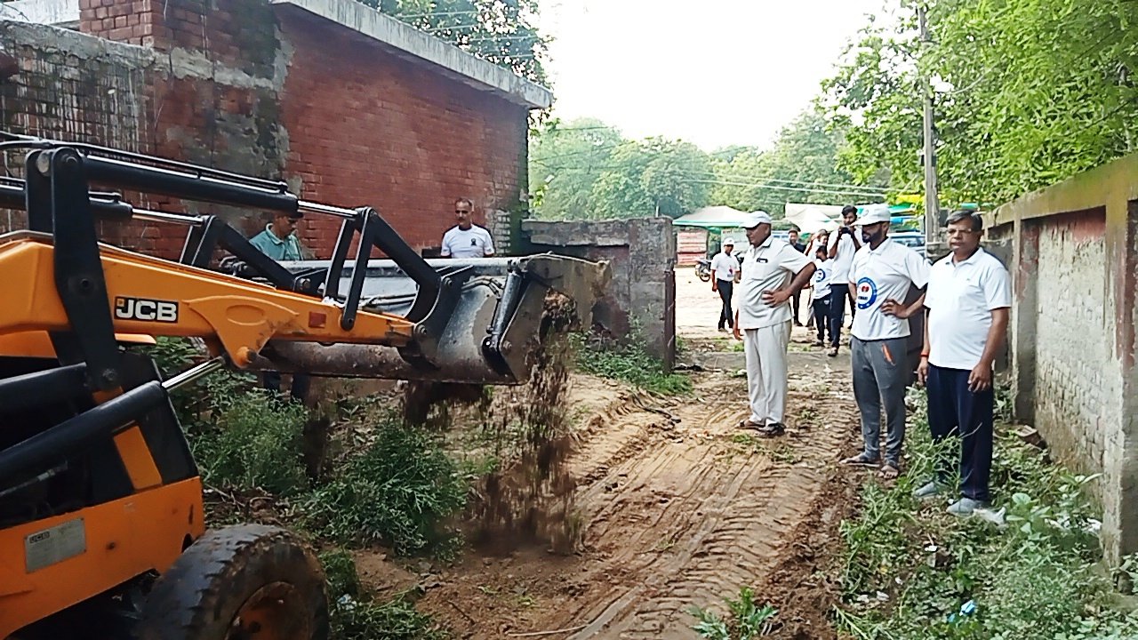 रेवाड़ी में चलाया मेगा सफाई अभियान, विधायक की पत्नी व बेट ने संभाली कमान