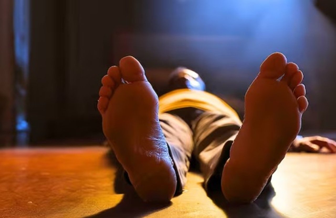 हरियाणा के जिला जींद के गांव कंडेला के गंगापुत्र आयुर्वेदिक कॉलेज के बीएएमएस प्रथम वर्ष के छात्र का शव ढाबे के पीछे खेत में पड़ा हुआ मिला है।