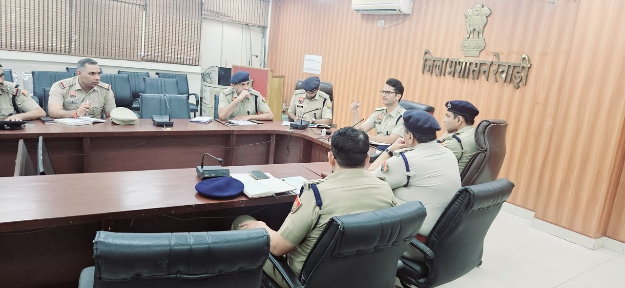 सीएम आवागमन को लेकर एसपी रेवाडी ने थाना प्रभारियों की बैठक समीक्षा की
