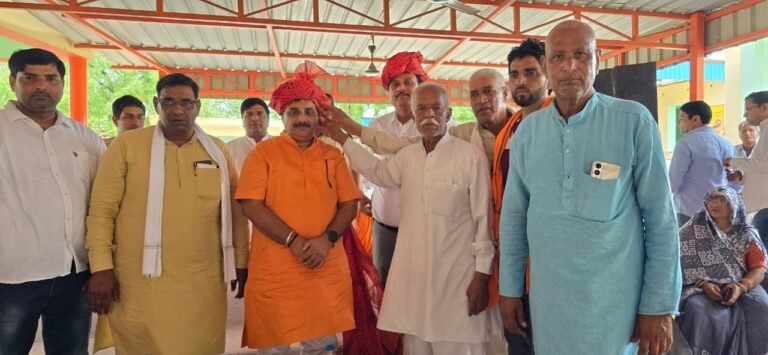 Rewari News: जन सेवा को समर्पित कैंप में 300 परिवारों को मिला योजनाओं का लाभ : डॉ. सतीश खोला