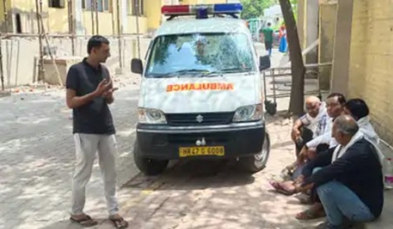 Major accident in Rewari: Young man stuck between truck and pickup, dies in hospital