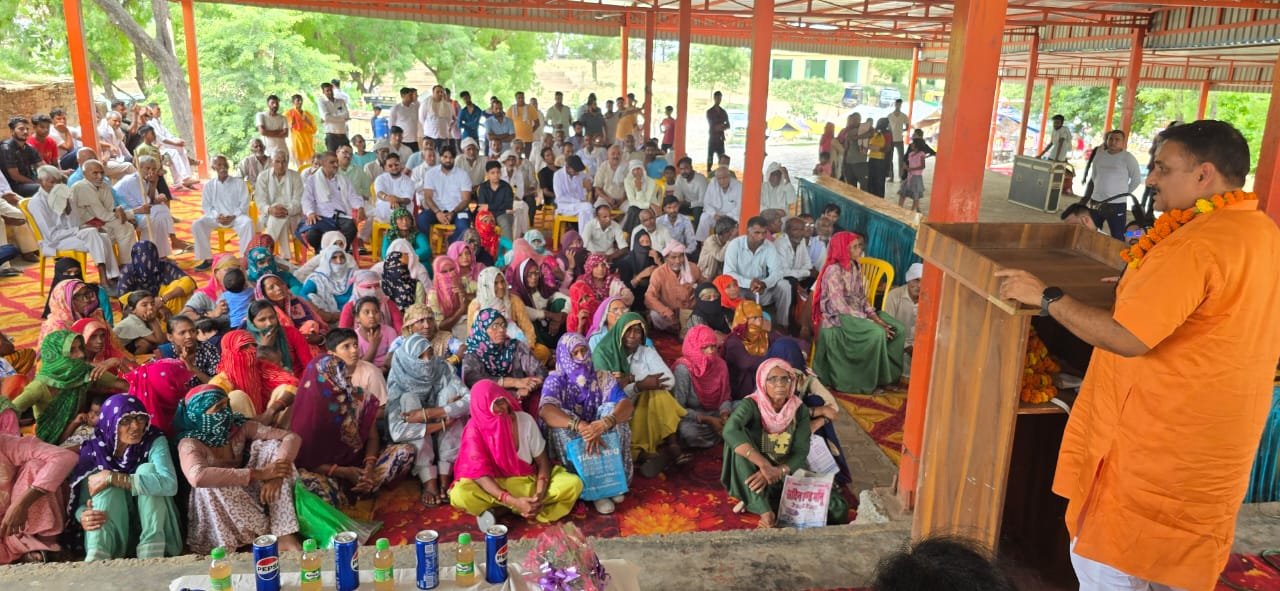 Rewari News: हरियाणा के​ जिला रेवाड़ी की बावल विधानसभा क्षेत्र के अंतर्गत आने वाले बास दुदा गांव में आज एक व्यापक जनकल्याण शिविर का आयोजन किया गया,