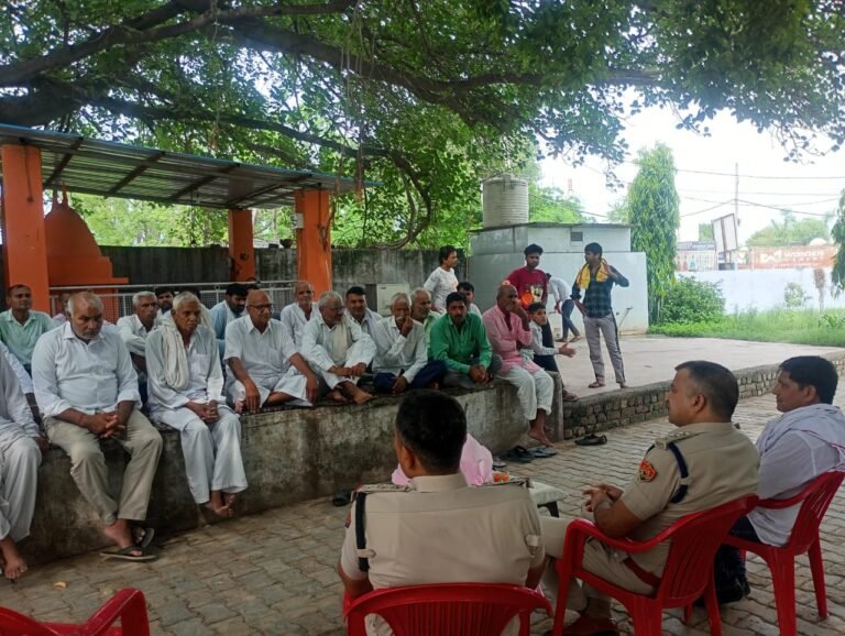 Meeting : DSP  सुरेन्द्र श्योराण ने गांव नांगल शहबाजपुर व नंगली प्रसापुर के मौजिज व्यक्तियों के साथ की बैठक।
