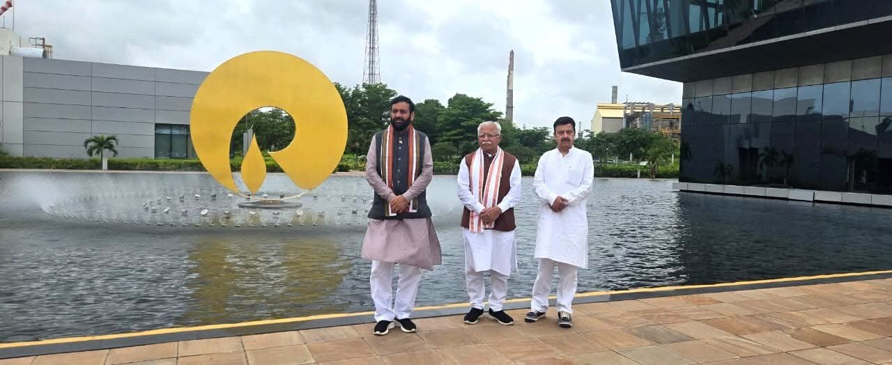 केंद्रीय मंत्री मनोहर लाल और मुख्यमंत्री नायब सिंह सैनी ने किया रिलायंस रिफाइनरी का अवलोकन