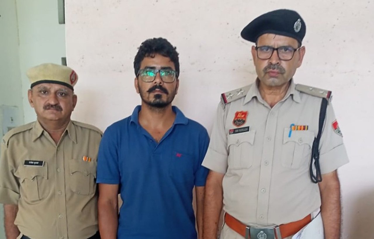 रेवाड़ी पुलिस ने अवैध रूप से एमटीपी किट (गर्भपात की दवा) सप्लायर करने वाले आरोपी को गिरफ्तार किया है।
