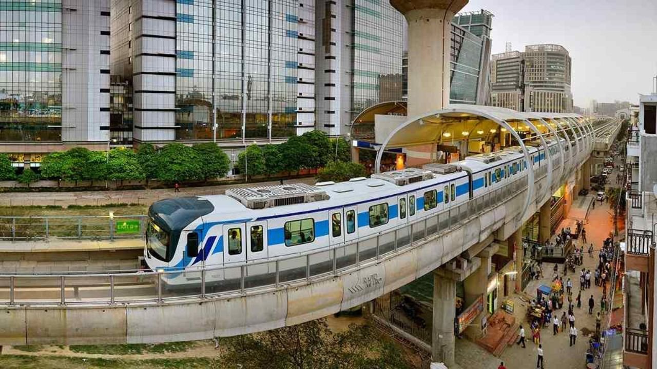 Gurugram Metro: हरियाणा से दिल्ली तक की दूरी अब होगी आसान! गुरुग्राम को मिलेगी उड़ती मेट्रो की सौगात