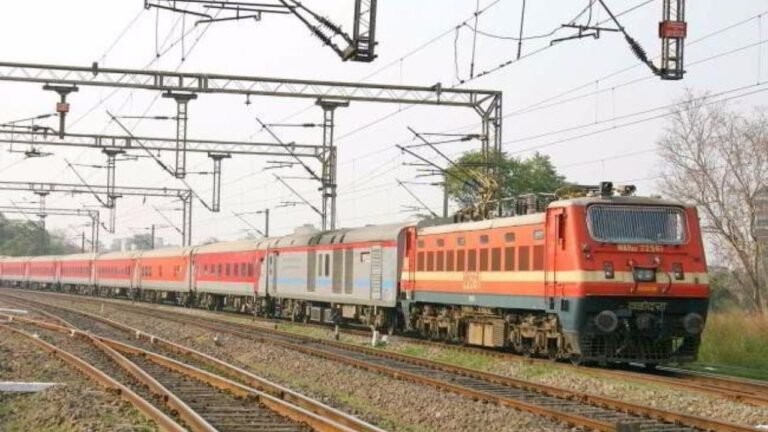 Railway News: जुलाई में रेलवे ने दिया बड़ा तोहफा! इस स्टेशन से गुजरने वाली ट्रेनों में मिलेगी ये खास चीज़