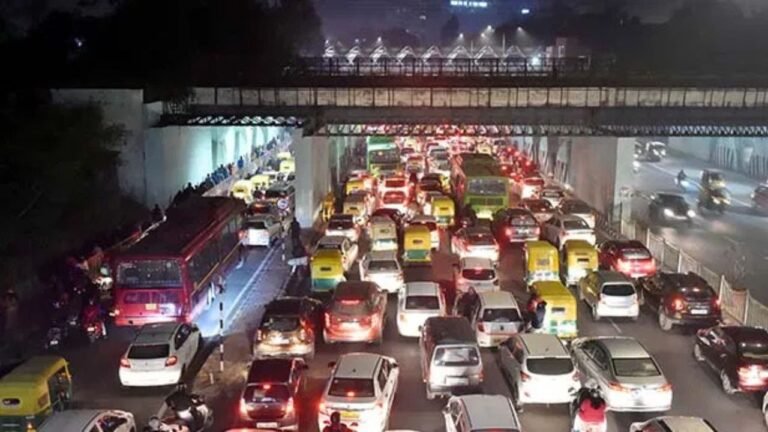Delhi-Gurugram Expressway पर बारिश का कहर! जाने से पहले जान ले ये अहम खबर