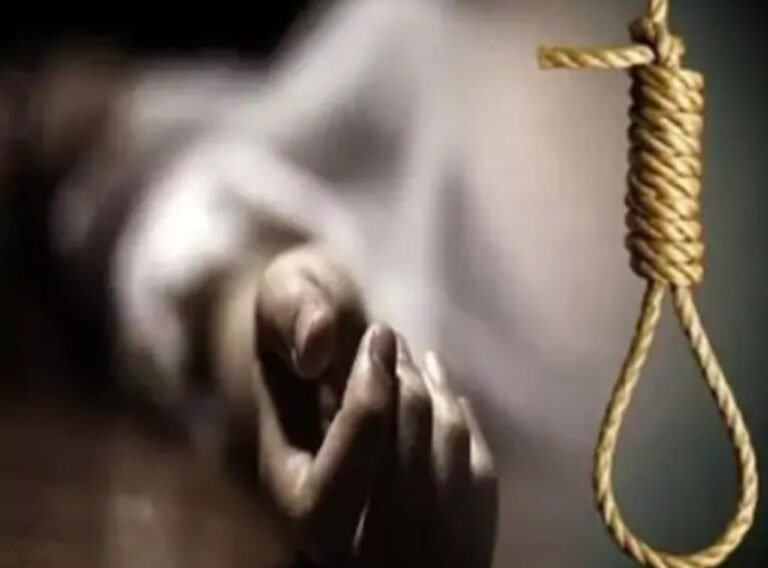 Suicide: IAS अधिकारी की PA के पति ने लगाई फांसी, Chandigarh  पार्क में पेड़ से लटका मिला शव