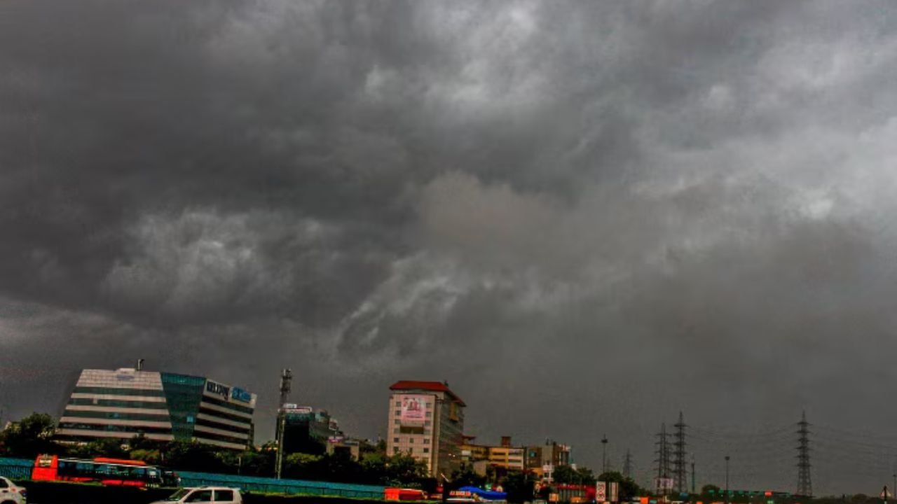 Haryana Weather: हरियाणा के कई जिलों में बदला मौसम, 16 जुलाई तक बारिश की संभावना, तीन जिलों में येलो अलर्ट