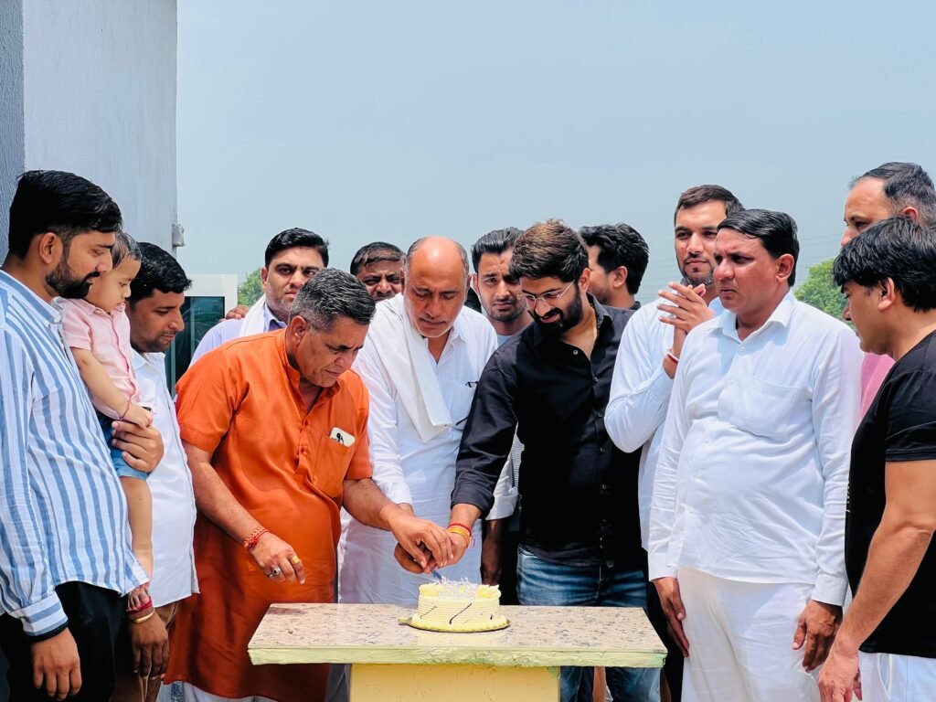 रालियावास में आरती राव के जन्म पर त्रिवेणी लगाई वहीं मालपुरा में केक काट स्वास्थ्य मंत्री की लंबी उम्र की कामना की