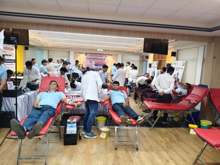 Rewari News: हीरो ग्रुप के संस्थापक की जयंती पर मेगा रक्तदान शिविर, 880 यूनिट रक्त एकत्रित