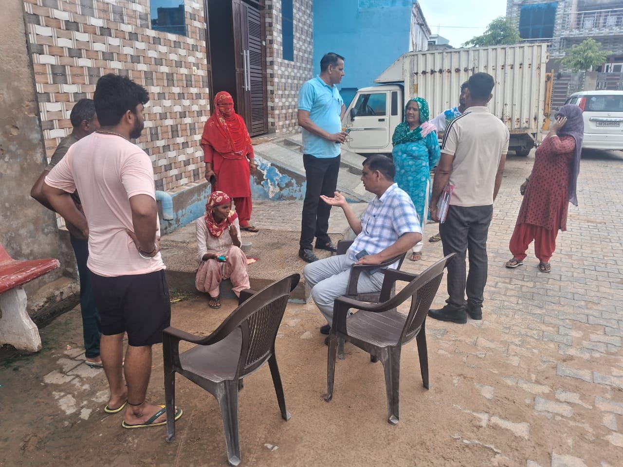 नशा मुक्त टीम ने डोर टू डोर जाकर नशे के दुष्प्रभाव एवं बचाव बारे में किया जागरूक