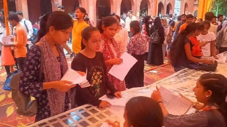 Haryana: पलवल में रोजगार मेले में गौरव गौतम ने बांटे नियुक्ति पत्र, 500 युवाओं को मिलेगा सुनहरा मौका