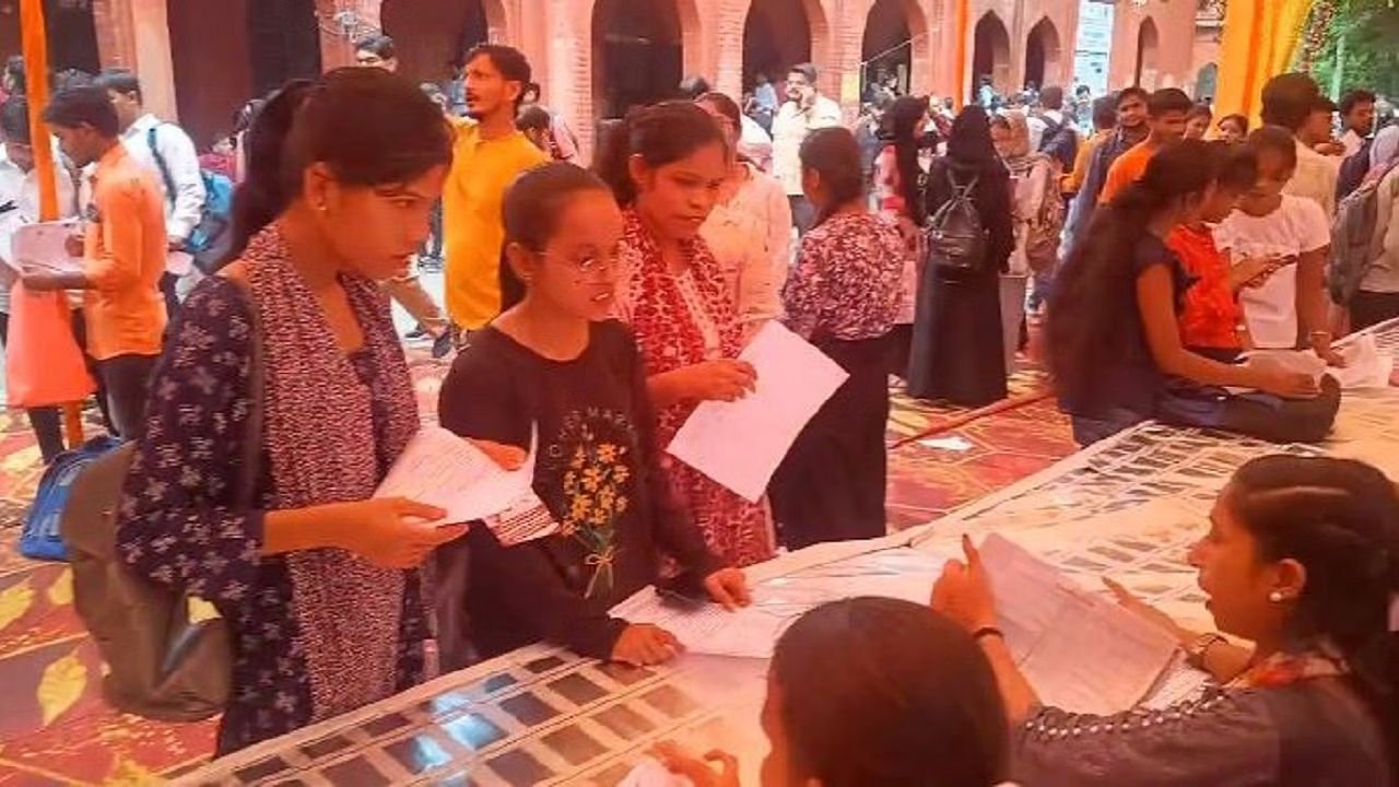 Haryana: पलवल में रोजगार मेले में गौरव गौतम ने बांटे नियुक्ति पत्र, 500 युवाओं को मिलेगा सुनहरा मौका