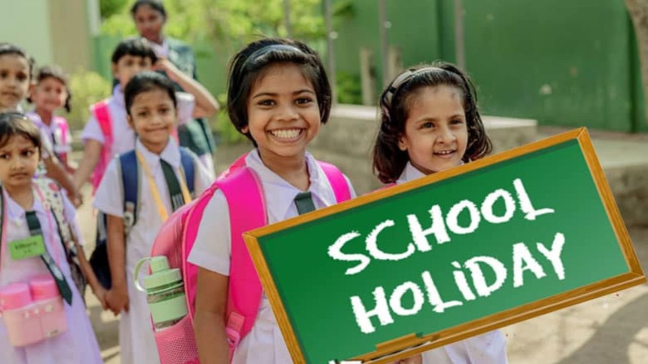 Haryana School Holiday: हरियाणा के इस जिले में अचानक स्कूल बंद, जानिए क्या है बड़ी वजह? देखें पूरी डिटेल