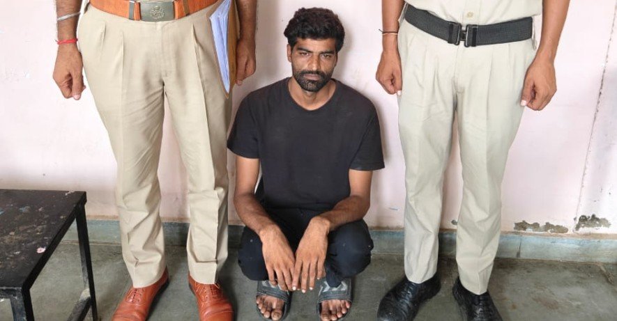 Haryana Crime : रेवाडी पुलिस ने वर्कशॉप पर ठीक कराने के लिए छोड़ी एक फॉरच्यूनर गाड़ी के मालिक को चोरी होने की झूठी सूचना देकर आपराधिक वारदात में प्रयोग करने के मामले में वर्कशॉप मालिक को गिरफ्तार किया है