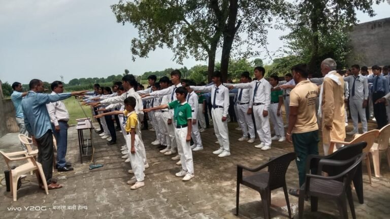 De-addiction campaign: रेवाड़ी पुलिस ने स्कूलों व गांवों में चलाया जागरूकता कार्यक्रम