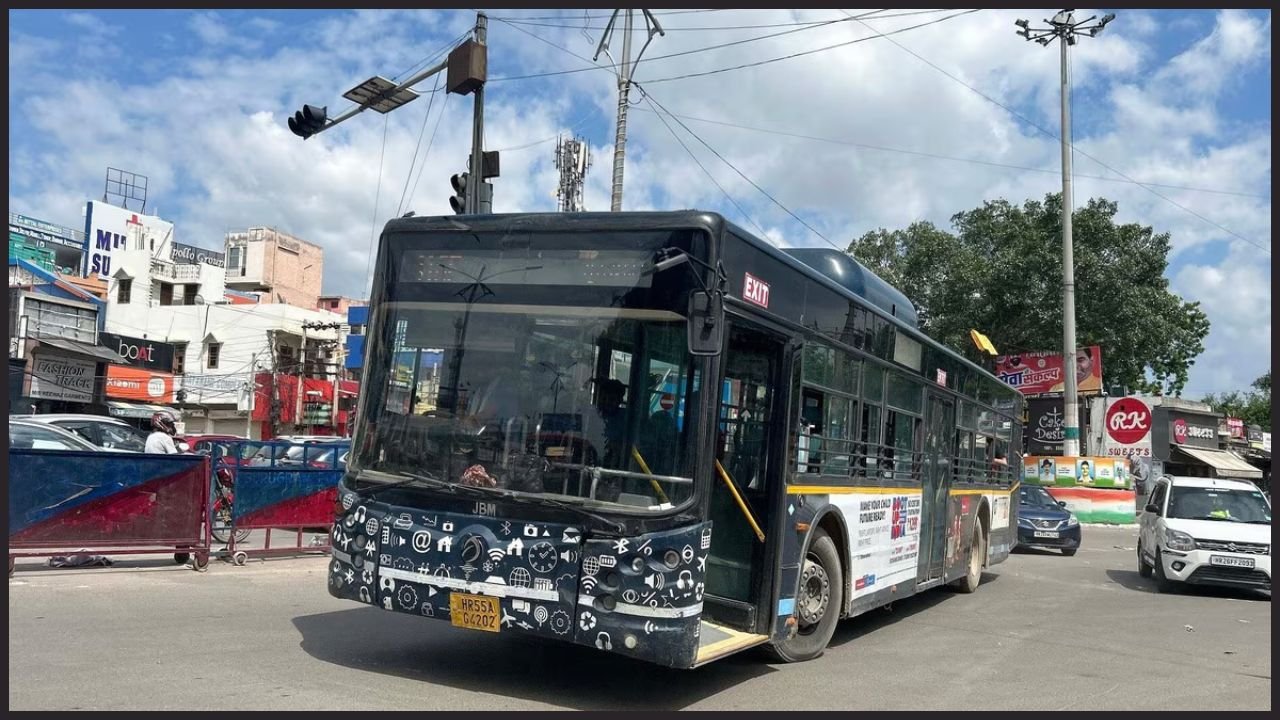 Haryana News: गुरुग्राम सिटी बस में अब दूरी के हिसाब से किराया, जानिए किराए से जुडी सभी जानकारी