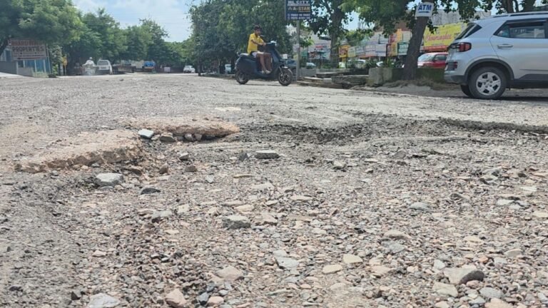 Haryana News: गुरुग्राम-झज्जर स्टेट हाइवे पर गड्ढों और खस्ताहाल सड़क का सुधार, PWD ने 8.5 करोड़ रुपए का टेंडर जारी किया
