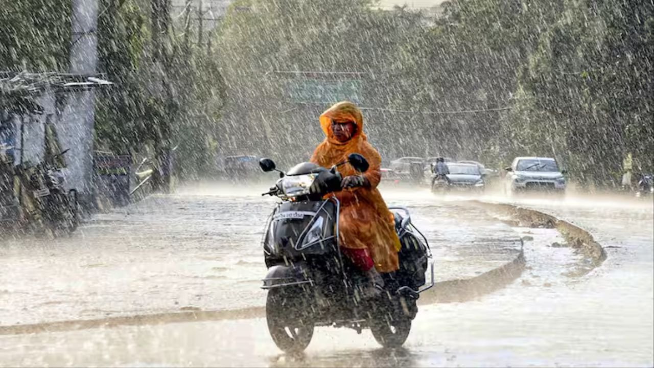 Haryana Weather: हरियाणा में मानसून का कहर जारी, 20 जिलों में बारिश और बाढ़ का खतरा बरकरार!