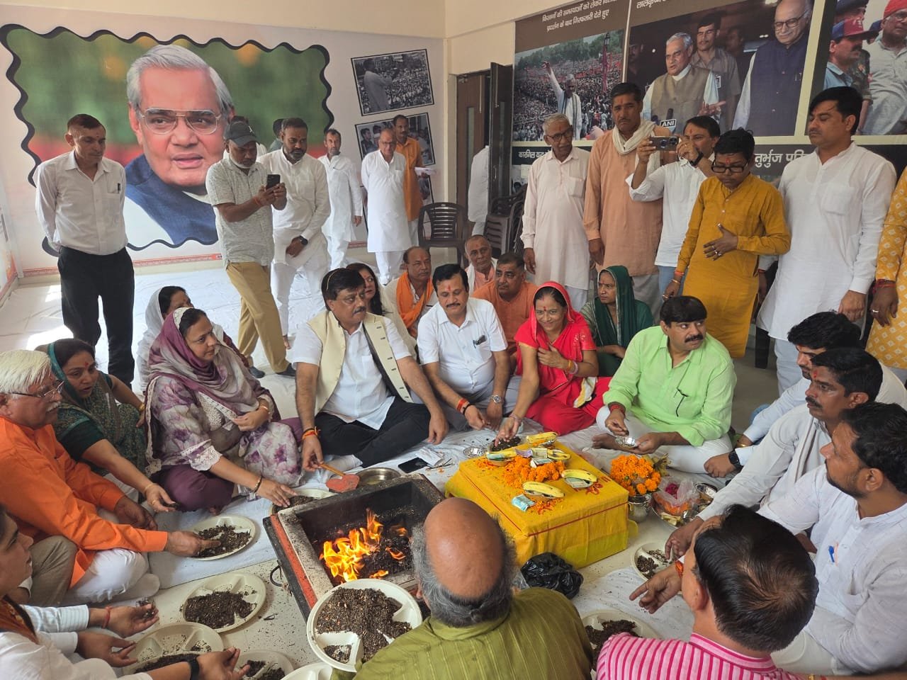 का जन्मदिवस हवन, रक्तदान और पर्यावरण संकल्प के साथ मनाया गया