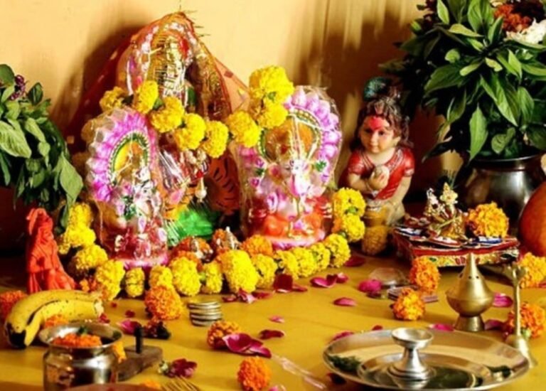 Diwali Puja Samagri: इन चीजों के बिना अधूरी है दिवाली लक्ष्मी पूजन, जानिए शुभ मुहूर्त और पूजन विधि