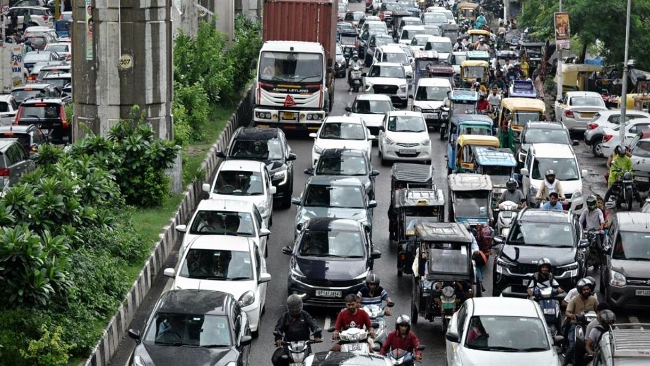 Haryana News: रोहतक में त्यौहारी सीजन के लिए ट्रैफिक डायवर्ट, वाहन फ्री जोन और पार्किंग सुविधा का पूरा प्लान जारी