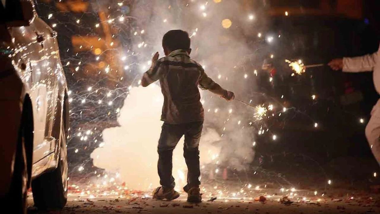 Haryana News: हरियाणा में दिवाली पर गाइडलाइन जारी, केवल ग्रीन पटाखे जलाने की अनुमति, सुबह शाम तय समय में ही फायरिंग