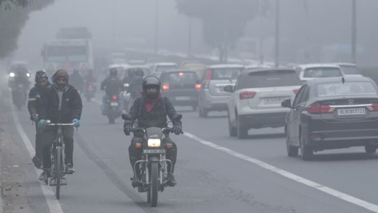 Haryana Weather: हरियाणा में सर्दी ने दी दस्तक, रात का तापमान गिरा, दिन में हल्की धूप के साथ बना रहेगा 32 डिग्री