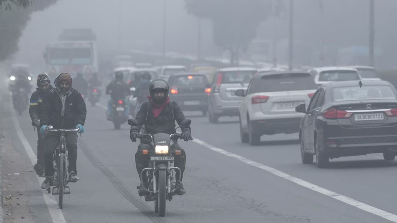 Haryana Weather: हरियाणा में सर्दी ने दी दस्तक, रात का तापमान गिरा, दिन में हल्की धूप के साथ बना रहेगा 32 डिग्री