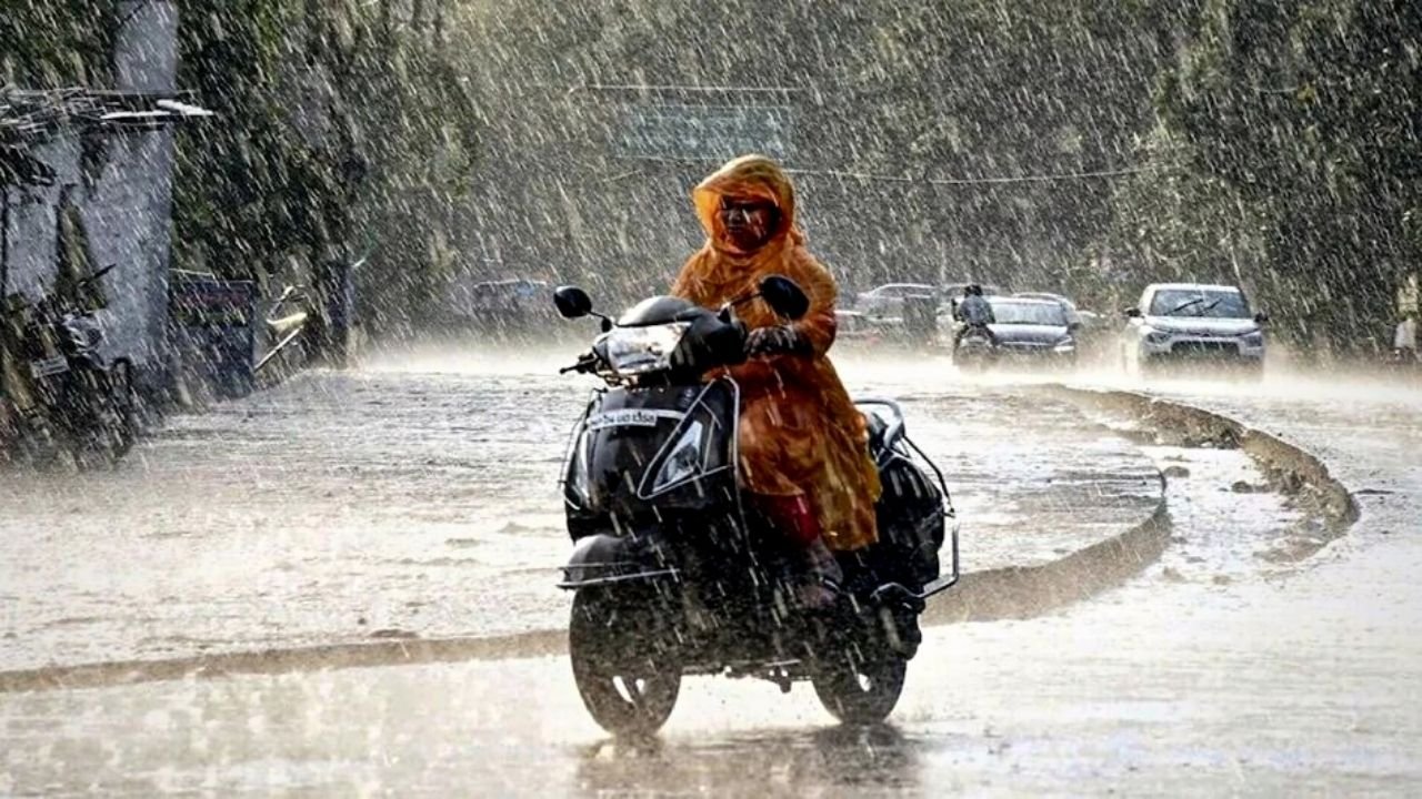Haryana weather Update: हरियाणा में झमाझम बारिश के बाद बढ़ी ठंड की आहट, जानिए मौसम का ताज़ा हाल