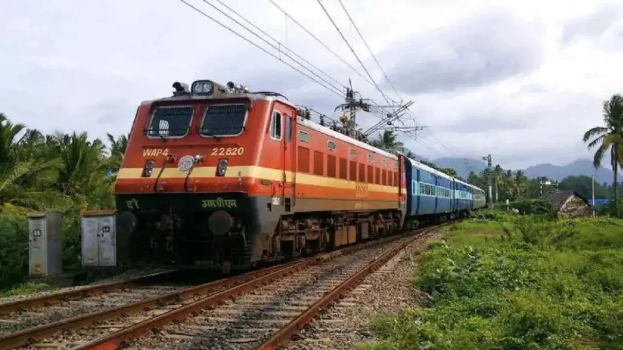 Indian Railways: नारनौल वालों के लिए खुशखबरी! यात्रियों को मिलेगा सीधा फायदा, लंबी दूरी की ट्रेनें अब यहाँ ठहरेंगी