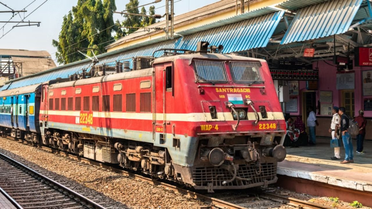 Indian Railways: रेलवे अलर्ट! गुरुग्राम स्टेशन से गुजरने वाली ट्रेनों में बदलाव, रद्द और रूट डायवर्ट की पूरी जानकारी पढ़ें