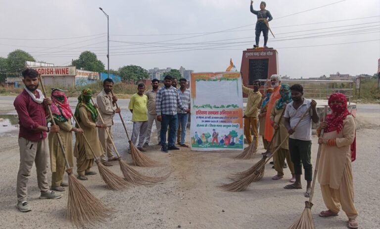 Dharuhera News: नगरपालिका ने चलाया सफाई अभियान, चेयरमैन ने दिखाई हरी झंडी