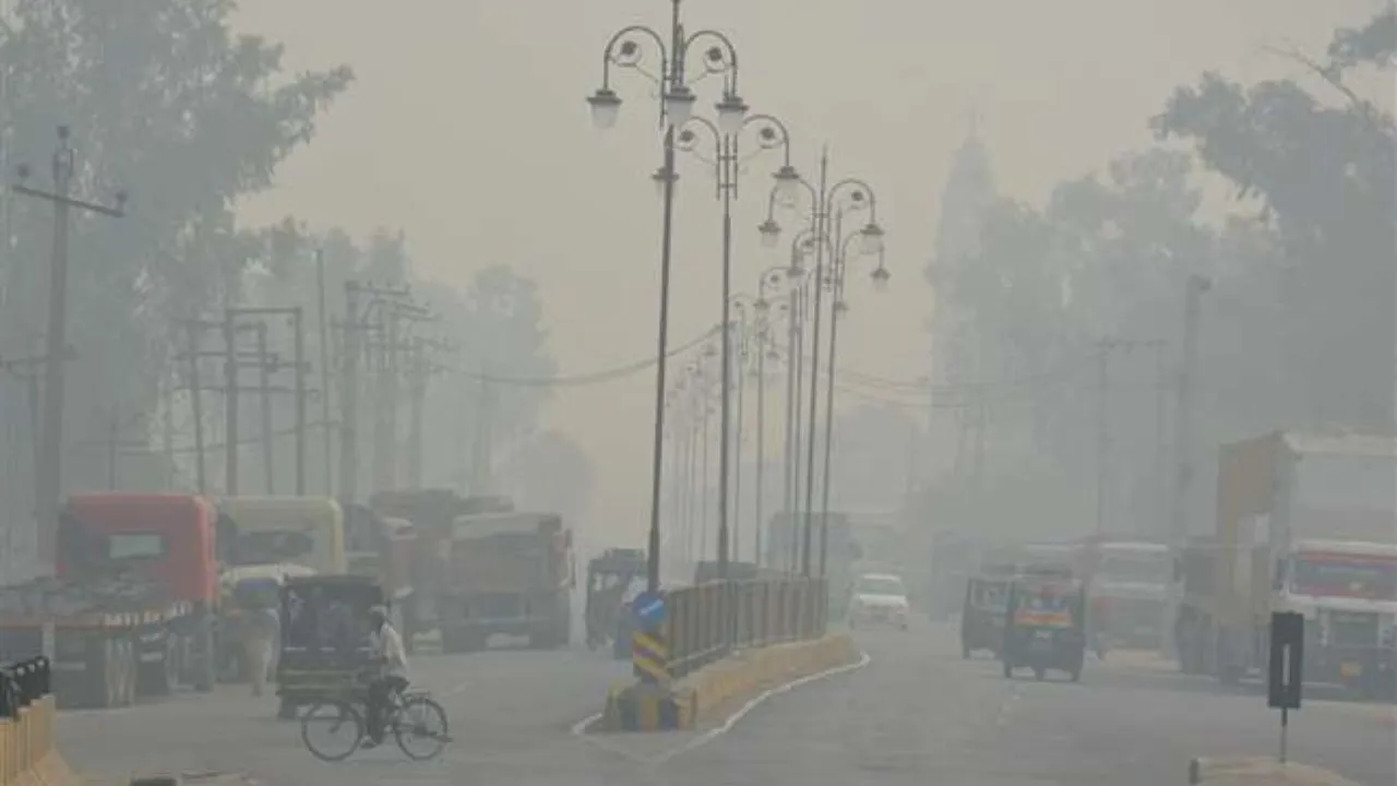 Haryana Weather Update: हिसार में न्यूनतम तापमान 15.6°C, हरियाणा में हवा दूषित, गुरुग्राम और फ़रीदाबाद में एयर क्वालिटी गंभीर