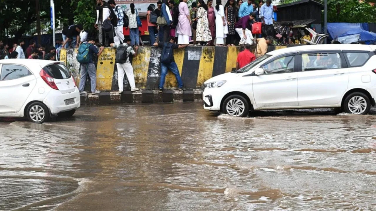 Weather Update: मौसम विभाग की चेतावनी, बंगाल की खाड़ी में नया लो-प्रेशर सिस्टम, दक्षिण भारत में भारी बारिश की संभावना