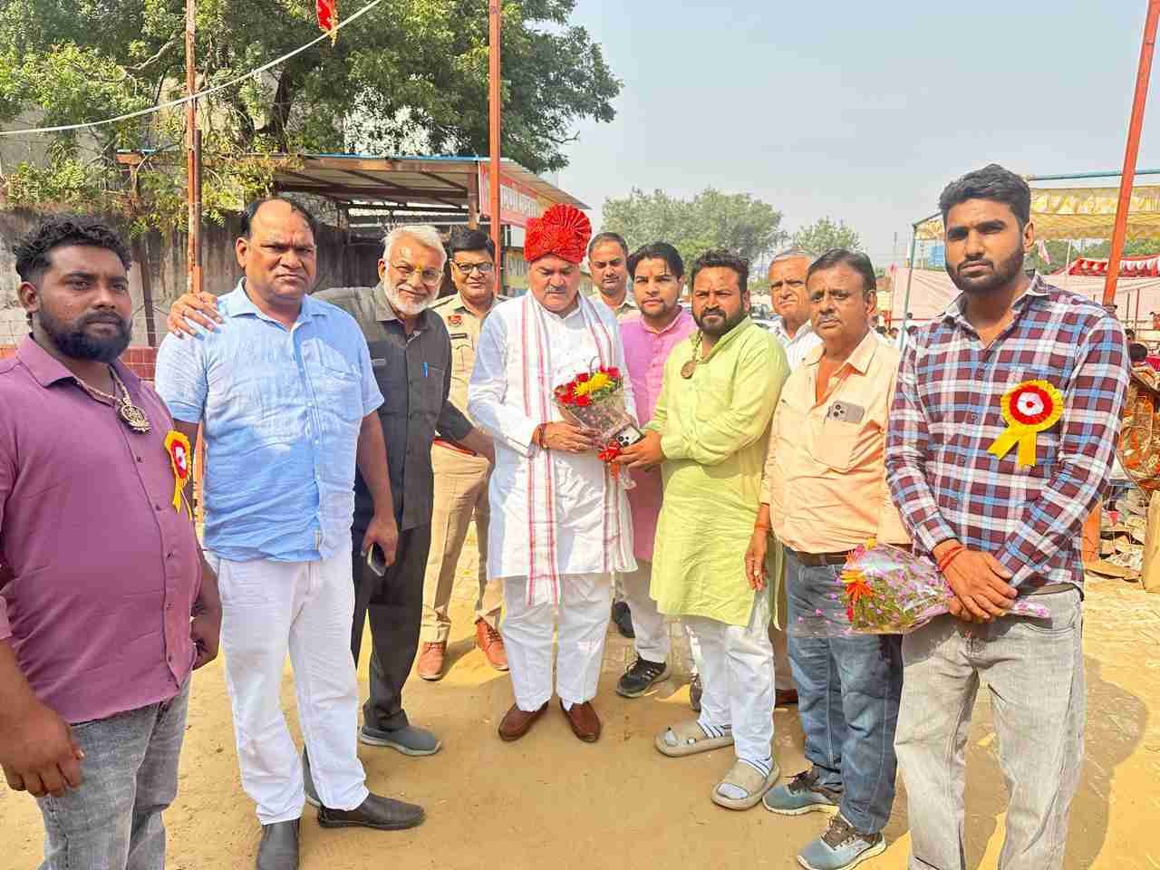 देवी गौउपचार शाला धारूहेड़ा में सम्मान समारोह पर हवन आयोजित