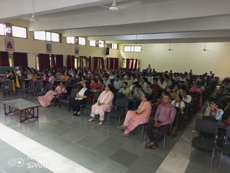 Education News: राजकीय महाविद्यालय खरखड़ा में गायत्री मंत्र पर विस्तार व्याख्यान आयोजित