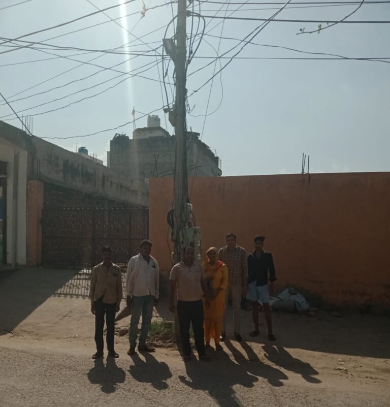 Rewari News: महेश्वरी में 5 लाख की लागत से लगाई स्ट्रीट लाइटें बनी शोपीस