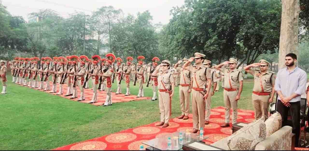दिल्ली रोड स्थित जिला पुलिस लाइन में मंगलवार को पुलिस स्मृति एंव झंडा दिवस मनाया गया।