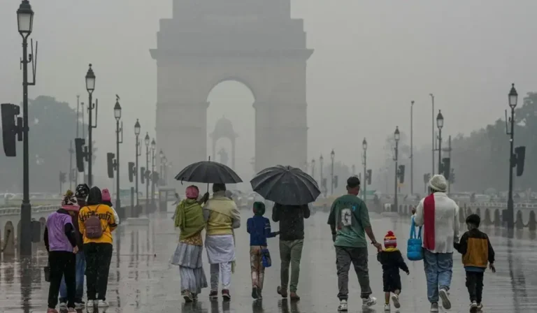 Delhi Weather: दिल्ली में बढ़ी ठंड, 26 से 28 नवंबर तक बारिश की संभावना, मौसम विभाग का अलर्ट