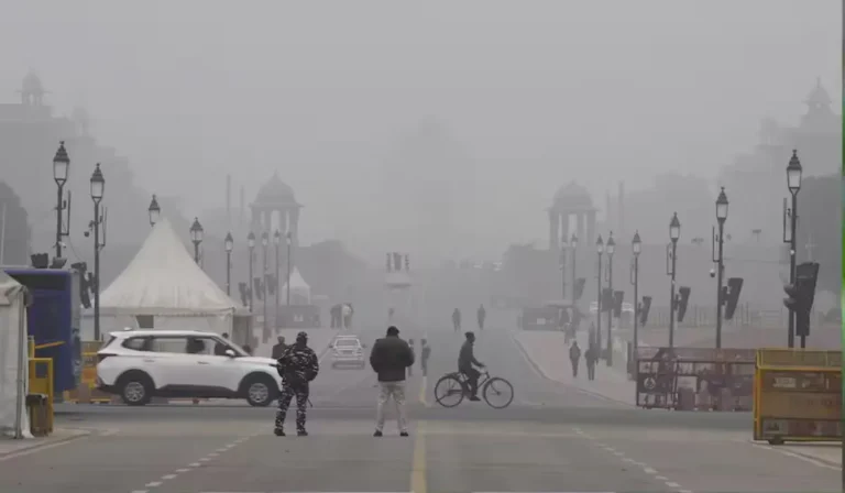 Delhi Weather:   दिल्ली में पारा गिरने को तैयार, सर्द रातें और बढ़ेंगी, आने वाले दिनों में ठंड का कहर तेज होगा
