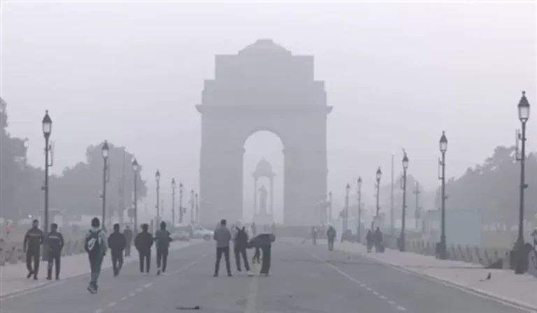 Delhi Weather Update: दिल्ली-एनसीआर में बढ़ी ठंड, नवंबर के अंत से शुरू होगी कड़कड़ाती सर्दी, मौसम विभाग ने दी चेतावनी