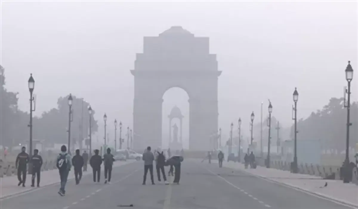 Delhi Weather Update: दिल्ली-एनसीआर में बढ़ी ठंड, नवंबर के अंत से शुरू होगी कड़कड़ाती सर्दी, मौसम विभाग ने दी चेतावनी