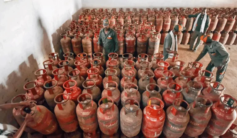 Haryana News: हरियाणा की ‘हर घर हर ग्रहणी’ योजना से 500 रुपये में मिलेगा गैस सिलेंडर, जानिए कैसे करें आवेदन