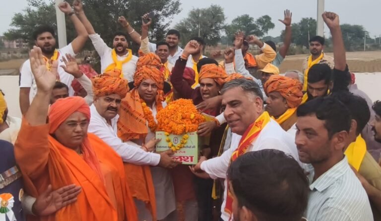 Haryana News: रेजांगला शहादत माटी कलश यात्रा का किया स्वागत, राजस्थान के अलवर रेवाड़ी पहुंची यात्रा
