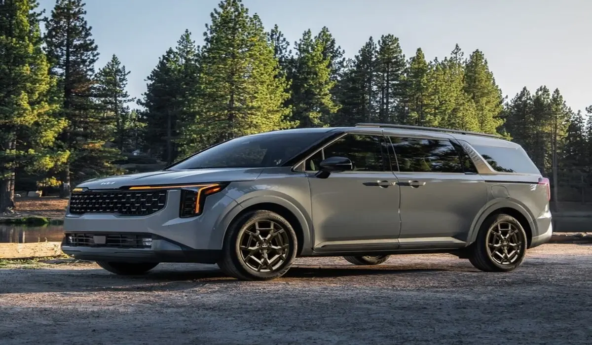 Kia की नई SUVs जल्द आएंगी, एक पेट्रोल और दूसरी इलेक्ट्रिक, जानें फीचर्स और लॉन्च डेट